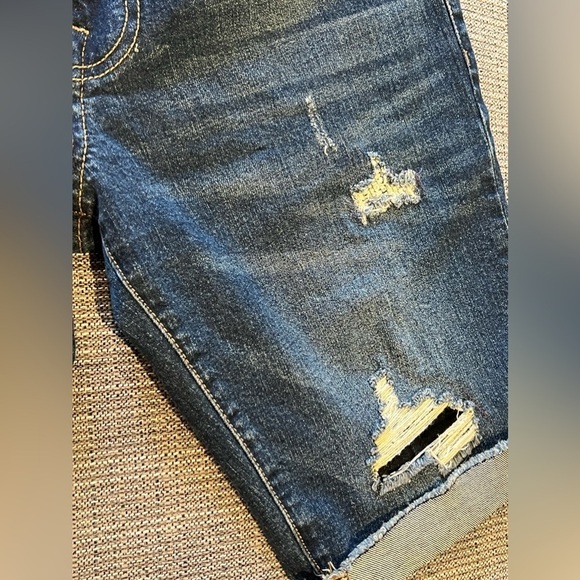 WJ3. Guess Men's Slim Fit Denim Shorts Rip And Repair Size 29 - Picture 3 of 9